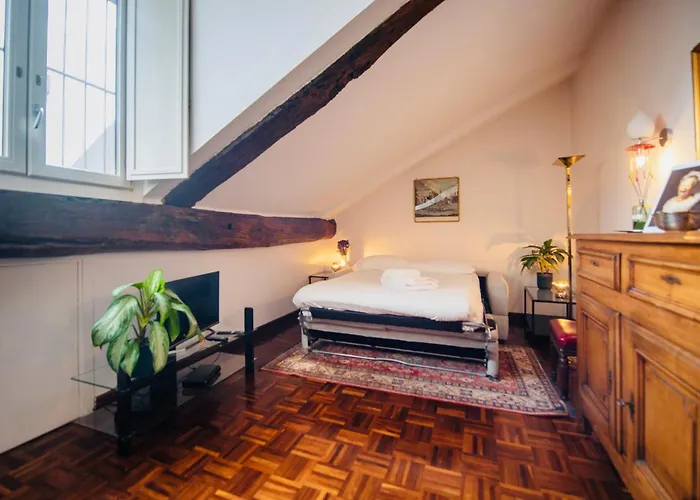 House With Terrace شقة *